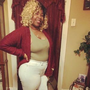 Meet your Posher, Elizabeth